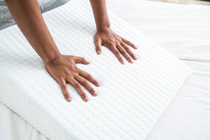 Dosaze™ Therapeutic Cooling Wedge Pillow